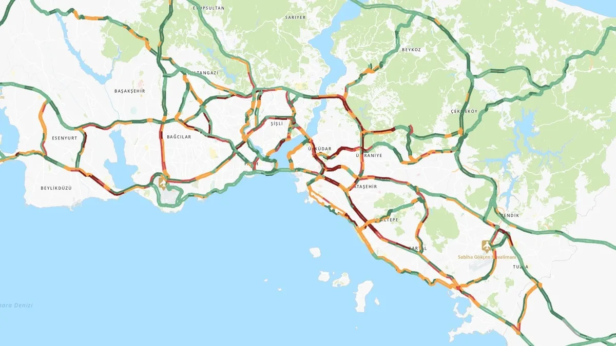 İstanbul'da yağmur trafiği vurdu! Yoğunluk yüzde 71'e çıktı