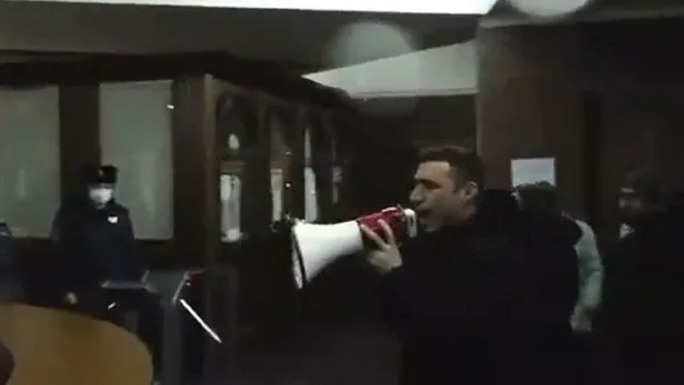 Son dakika: Ermenistan karışıyor! Göstericiler hükümet binasını bastı-2