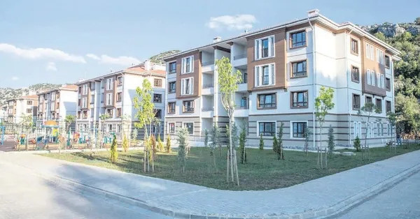 2.280 TL taksitle 608 bin TL'ye ev sahibi olun! A'dan Z'ye TOKİ 250 bin sosyal konut projesi: Başvuru şartları, peşinat bedeli, ikamet şartları neler? 