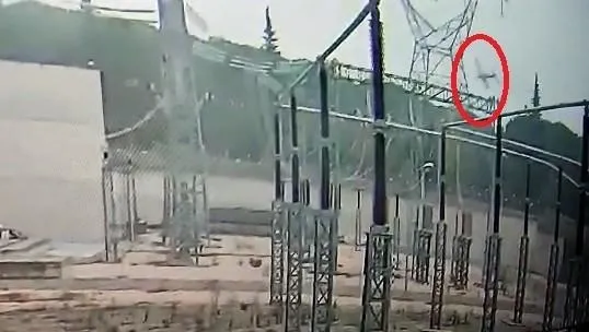 bursadaki-ucak-kazasinin-yeni-goruntusu-380-bin-voltla-gelen-olum-1670225863932.jpeg Bursa'daki uçak kazasının yeni görüntüsü: 380 bin voltla gelen ölüm-2
