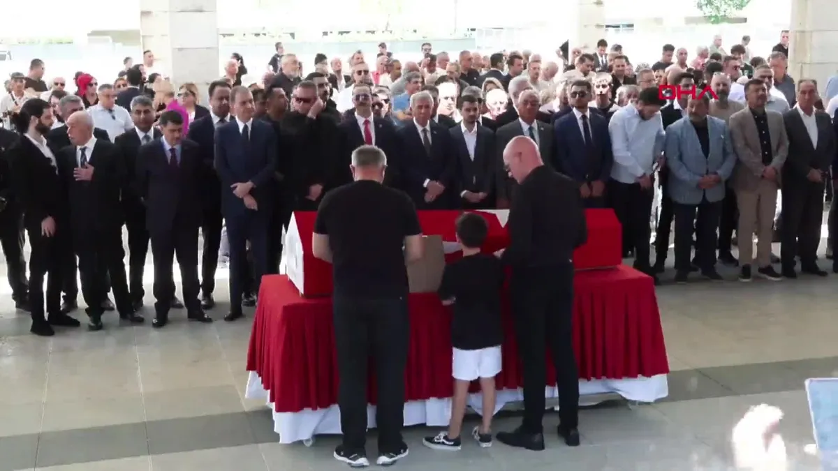 Kenan Işık, son yolculuğuna uğurlandı