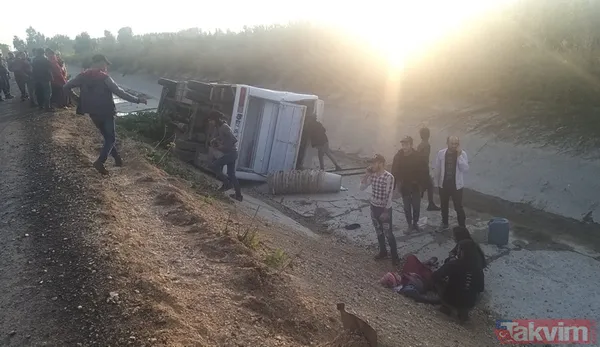 Adana'da tarım işçilerini taşıyan midibüs sulama kanalına devrildi! Yaralılar var - 1
