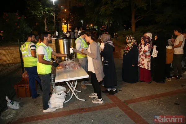 İstanbul'da 5.8'lik deprem sonrası milyonlar sokaklara akın etti! İşte İstanbul'dan kareler... - 15