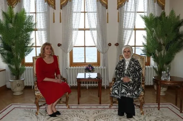 Emine Erdoğan, Bulgaristan Cumhurbaşkanı Rumen Radev'in eşi ile bir araya geldi
