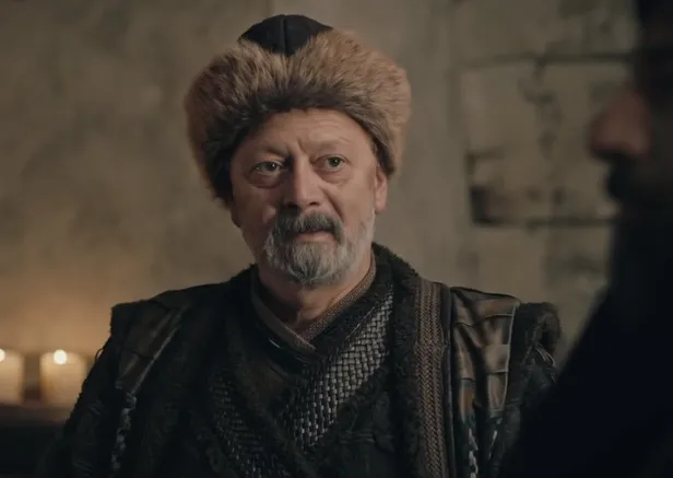 hainlerin-topunun-kokune-kibrit-suyu-dokecek-kurulus-osman-46-bolum-fragmaninda-biletini-cat-diye-kesiyor-1613249536187.jpg Hainlerin topunun köküne kibrit suyu dökecek! Kuruluş Osman 46. bölüm fragmanında biletini çat diye kesiyor-12