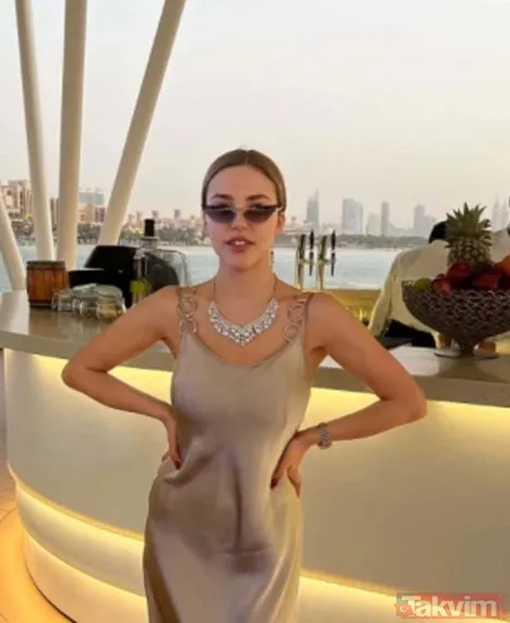 Şeyma Subaşı masanın üstünde dans etti sosyal medya yıkıldı! Hakan Sabancı peşinden koşmuştu Şeyma kızını da aldı gitti - 23