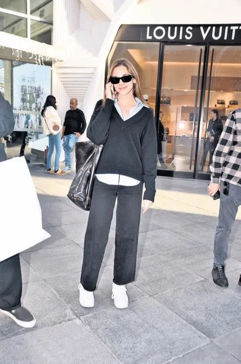 kim-milyoner-olmak-isterin-1000-bolumune-brezilyali-jessica-may-damga-vurdu-1671488339442.jpeg Kim Milyoner Olmak İster’in 1000. bölümüne Brezilyalı Jessica May damga vurdu-3