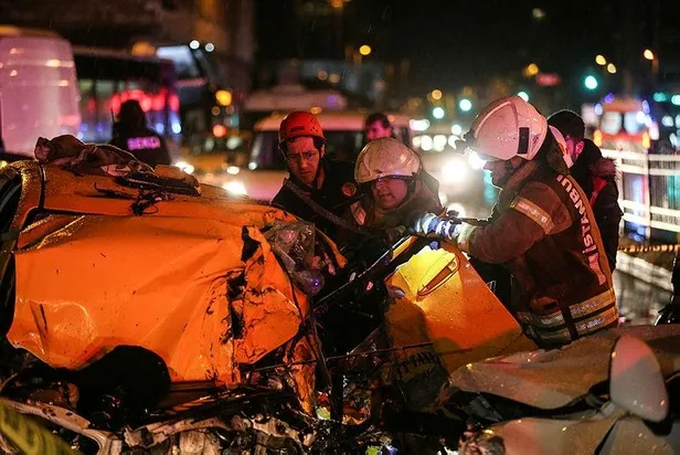 Beşiktaş’ta iki otomobil çarpıştı: 1 ölü, 2 yaralı-4