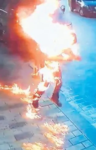 Kardeşini tinerle yakan madde bağımlısı ağabeyin ''Canavarca hisle kasten öldürmeye teşebbüs" suçundan 25 yıl hapsi istendi