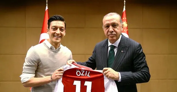 Türkiye sevdalısı Mesut Özil, Londra’da yardıma muhtaç 1400 çocuğun öğle yemeğini karşılıyor