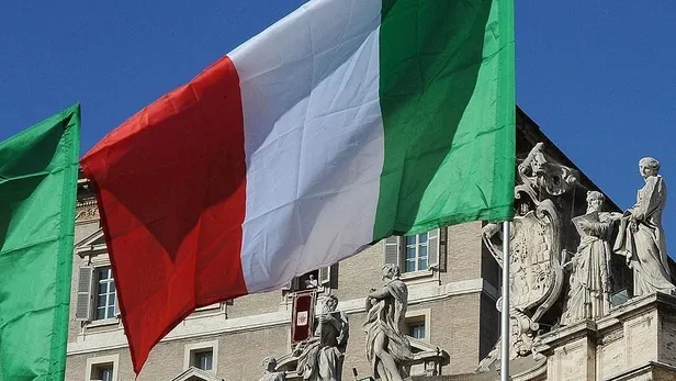 son-dakika-italyada-siyasi-kriz-draghinin-ikinci-kez-istifa-sonrasi-mattarella-parlamentoyu-feshetti-ulke-erke-1658424976370.jpeg Son dakika: İtalya'da siyasi kriz! Draghi'nin ikinci kez istifa sonrası Mattarella parlamentoyu feshetti: Ülke erken seçime gidiyor-6