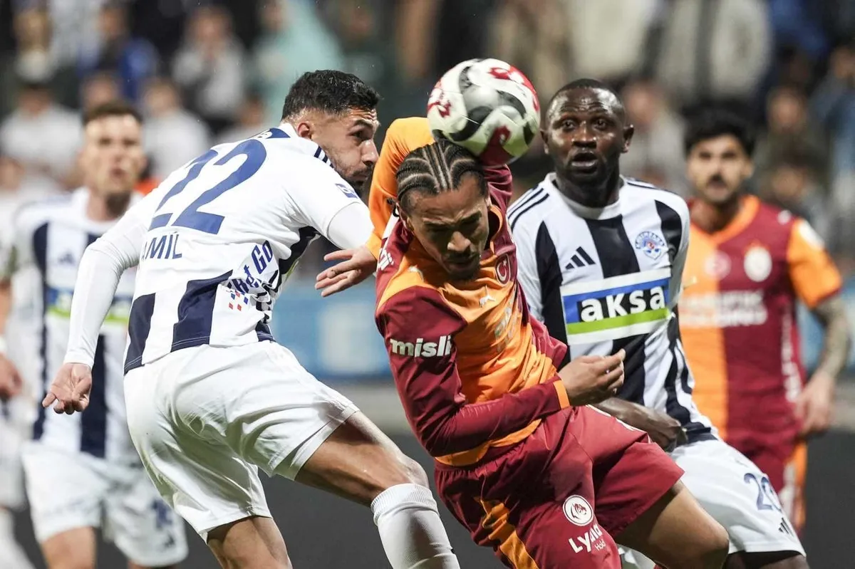 super-ligde-galatasaray-kasimpasayi-konuk-ediyor-1791524482081.jpeg Okan Buruk'tan sağ bek sürprizi! Kasımpaşa maçında forma o ismin-3