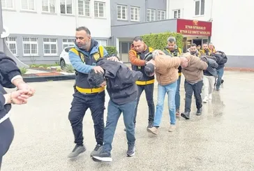 Sahte kimlikle 10 milyonluk vurgun! ‘Profesör’ çetesi çökertildi