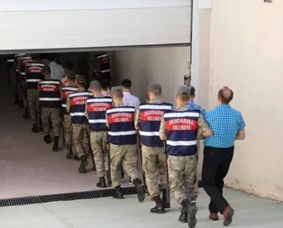 Darbeciler birbirine düştü