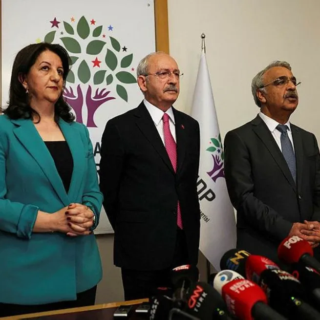 CHPden HDPKKyı masumlaştırıp seçmene kabul ettirme çabası! Bölücü Tutum Belgesine methiyeler: İstekleri bizi rahatsız etmiyor