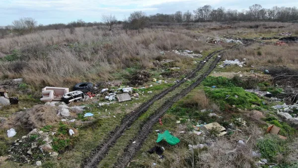 istanbulu-kuraklikla-birlikte-bekleyen-tehlike-gol-havzasi-kacak-dolum-sahasi-oldu-1609745851152.jpg İstanbul'u kuraklıkla birlikte bekleyen tehlike! Göl havzası kaçak dolum sahası oldu-10