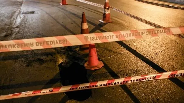 İstanbul Esenyurt'ta 'çatlak'tan sonra şimdi de yol çöktü-3