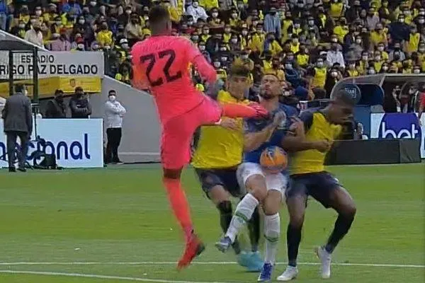 Matheus Cunha ölümden döndü! Dünya Kupası elemelerinde Ekvador ile Brezilya maçında şok olay!-2