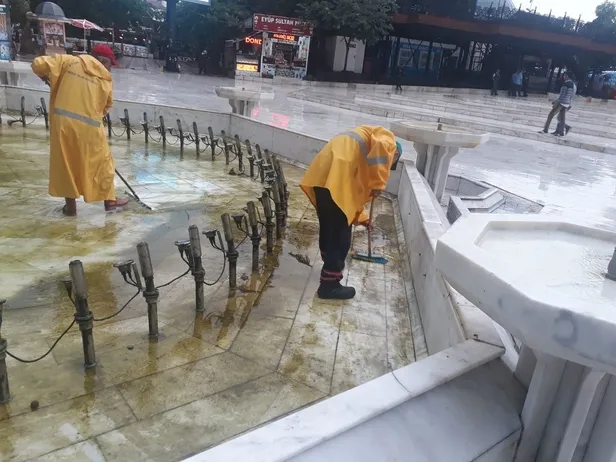 İBB havuzu temizlemeyince vatandaşlardan şikayet yağdı! İlçe belediyesi kolları sıvadı-2