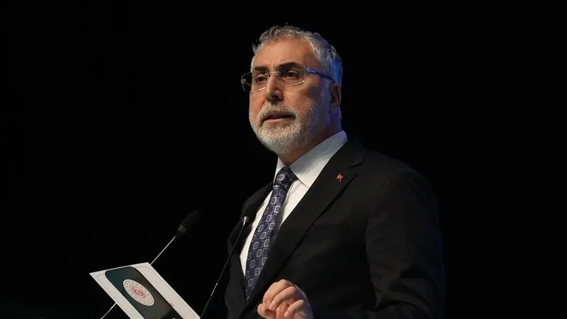 gencler-icin-uretim-zamani-bakan-isikhandan-guc-programi-aciklamasi-hedefimiz-nitelikli-ve-kalici-istihdam-1767733056580.jpeg Gençler için üretim zamanı! Bakan Işıkhan'dan "GÜÇ" programı açıklaması: "Hedefimiz nitelikli ve kalıcı istihdam"-7