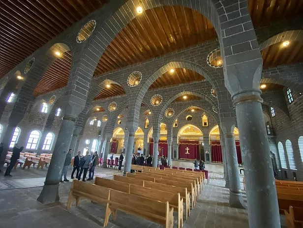 2.5 yıl süren projeyle onarıldı: Teröristlerin tahrip ettiği Ermeni Kilisesi Surp Giragos bugün açılıyor-4