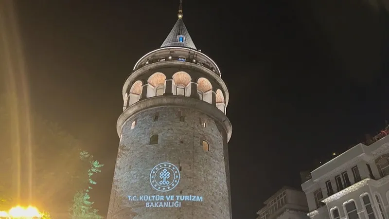 1780523055015.jpeg Galata Kulesi bu kez "Sıfır Atık Haftası" için aydınlandı: Büyük ilgi gördü-3