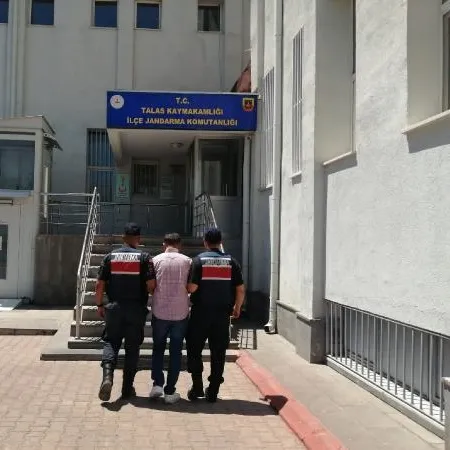 Eski emniyet müdürü enselendi!