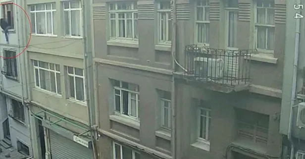 Film sahnelerini aratmayan olay: Ev sahibiyle karşılaşan hırsız örümcek adam gibi camdan kaçtı!