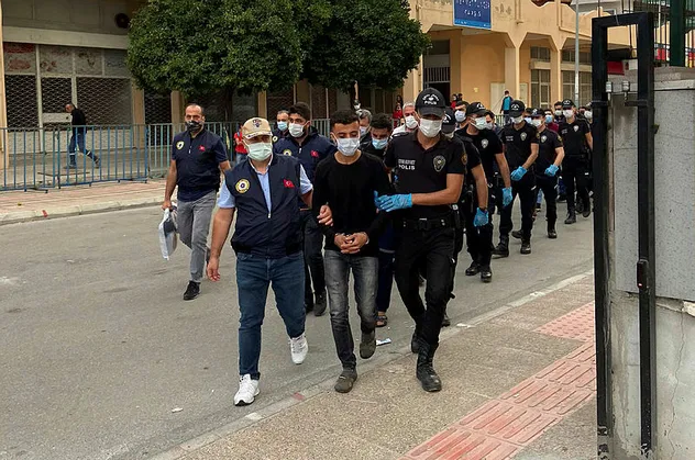 Mersin'de DEAŞ operasyonu: 14 gözaltı
