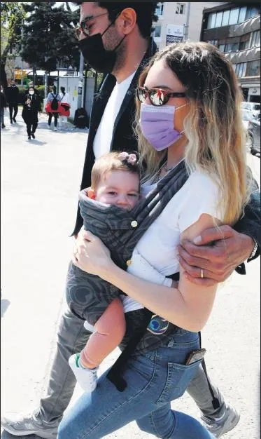 Kenan İmirzalıoğlu ve Sinem Kobal’ın kızları göründü! İşte Lalin