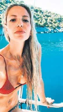 yesilcam-yildizi-turkan-sorayin-kizi-yagmur-unaldan-tatil-pozu-guzelligiyle-kucuk-sultan-dedirtti-1630445163223.jpeg Yeşilçam yıldızı Türkan Şoray'ın kızı Yağmur Ünal'dan tatil pozu! Güzelliğiyle "Küçük Sultan" dedirtti-3