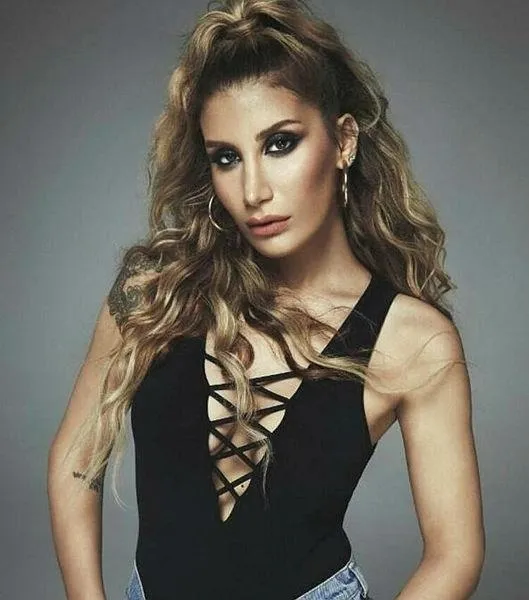 derya-tuna-ve-safiye-soymanin-ihanette-suclu-kadinlar-sozleri-cem-belevinin-ihanetine-maruz-kalan-irem-dericiy-1653502594229.jpeg Derya Tuna ve Safiye Soyman'ın “İhanette suçlu kadınlar” sözleri Cem Belevi'nin ihanetine maruz kalan İrem Dericiyi fena kızdırdı-6