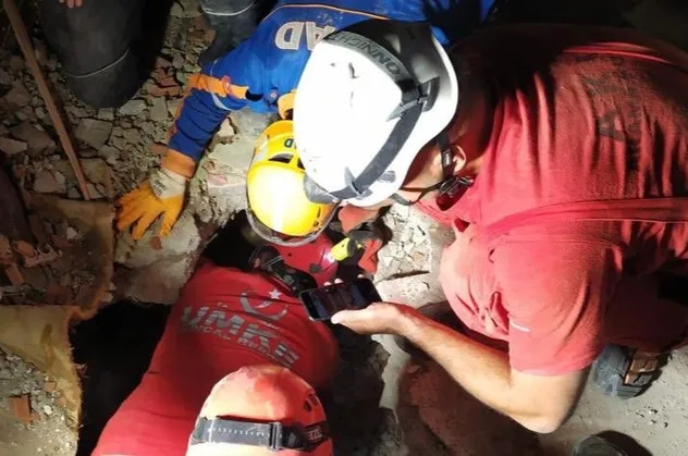 Sağlık Bakanı Koca'dan İzmir depremi sonrası açıklama: "21 can kaybımız var, 435 kişi halen tedavi görüyor."