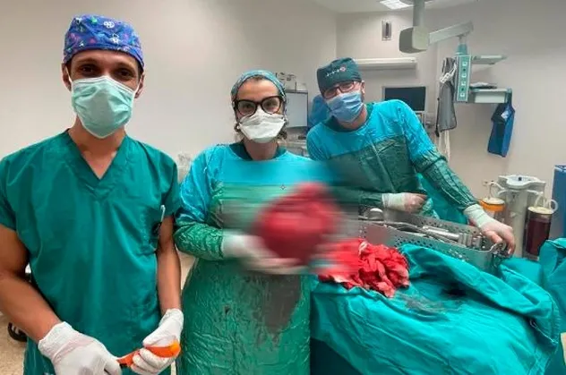 Doktorlar gözlerine inanamadı! Ağrı şikayetiyle gittiği hastanede karnından 6 kiloluk kitle çıkarıldı