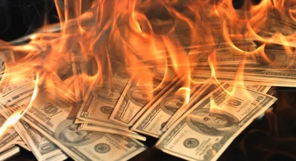 dolar-ucacak-diyerek-vatandasi-aldatip-piyasa-spekulatorlugune-soyunan-sosyal-medya-profesorlerine-hapis-yolu-gorundu-1640362662921.jpg "Dolar uçacak" diyerek vatandaşı aldatıp piyasa spekülatörlüğüne soyunan sosyal medya profesörlerine hapis yolu göründü-2