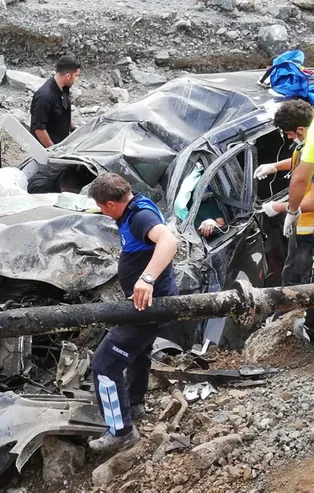 Kastamonu'da Bakanlık görevlilerini taşıyan araç uçuruma yuvarlandı