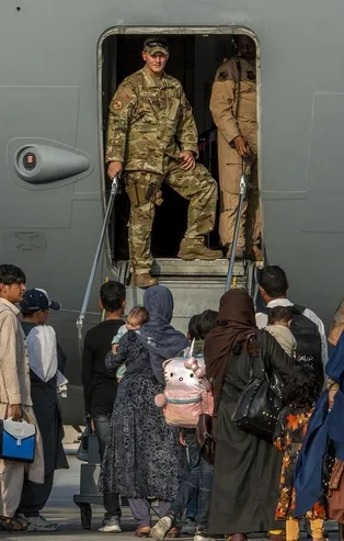 Pentagon'dan Afganistan tahliyesine ilişkin çarpıcı açıklama: Yarısı çocuk