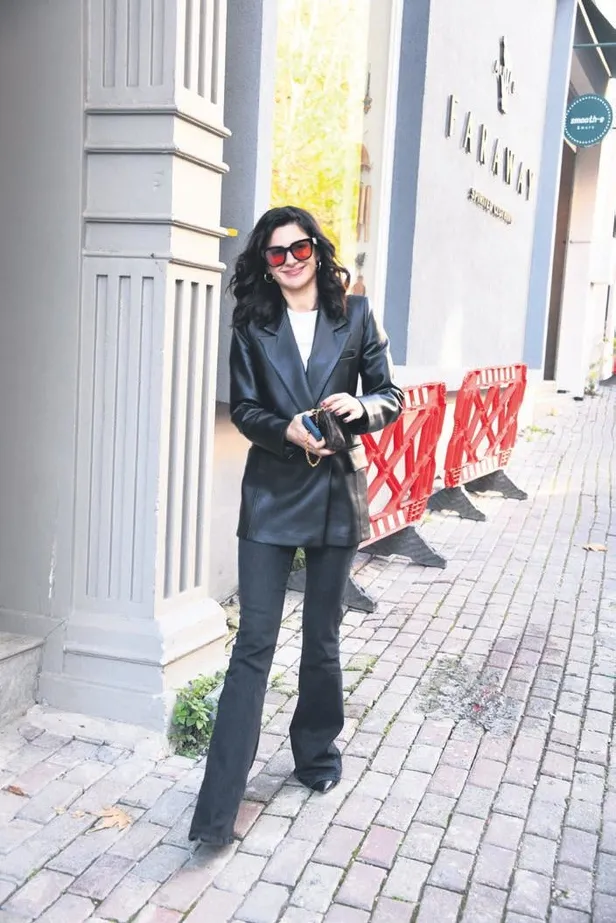 1637606543535.jpeg Bülent Ersoy ile tahliye olan müzisyenler arasında ipler koptu! Diva konser için orkestra bulamıyor-4