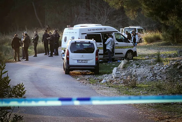 Son dakika: Antalya'da kan donduran vahşet! Ormanlık alanda kafası ve kolları olmayan çıplak erkek cesedi bulundu-3