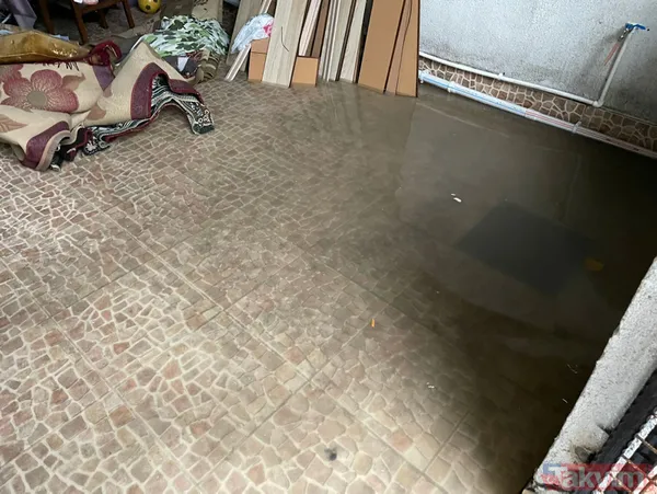 İstanbul'da yine aynı manzara! Yağmur yağdı Esenyurt yine sular altında! İBB ise piyasada yok! 2 kişi sele kapıldı - 27