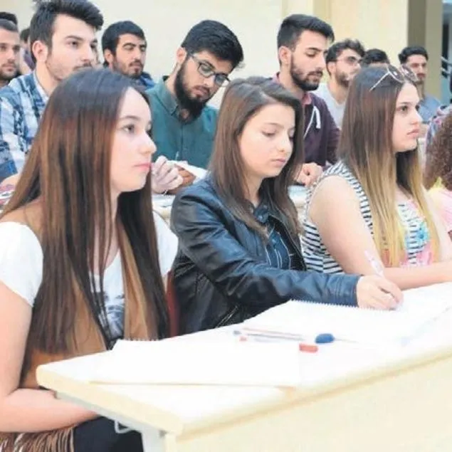 Fransa yelkenleri suya indirdi
