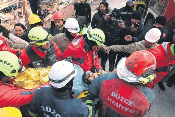 onlarca-kisiye-mezar-olan-binadan-bir-tek-o-sag-kurtuldu-1676762449372.jpeg Onlarca kişiye mezar olan binadan bir tek o sağ kurtuldu-6