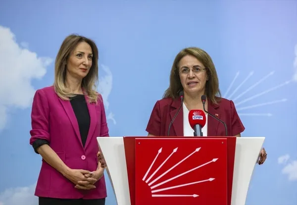chpde-kriz-bitmiyor-eski-kadin-kollari-baskani-fatma-kose-ile-kadin-kollari-baskani-aylin-nazliaka-kemal-kilicdaroglunun-onunde-tartisti-1607169184278.jpg CHP'de kriz bitmiyor: Eski Kadın Kolları Başkanı Fatma Köse ile Kadın Kolları Başkanı Aylin Nazlıaka Kemal Kılıçdaroğlu'nun önünde tartıştı-5