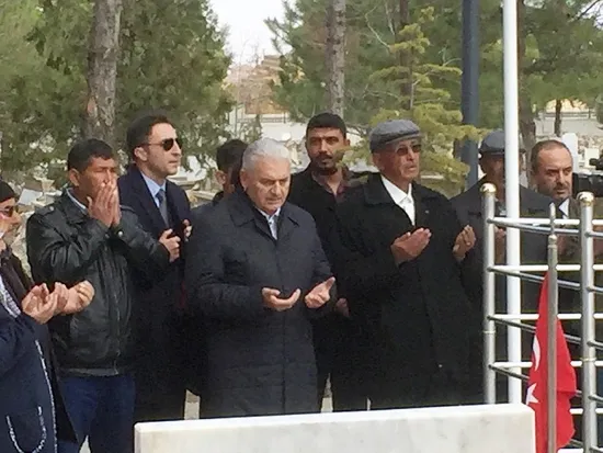 Başbakan Yıldırım'dan şehit Halisdemir'e dua-2