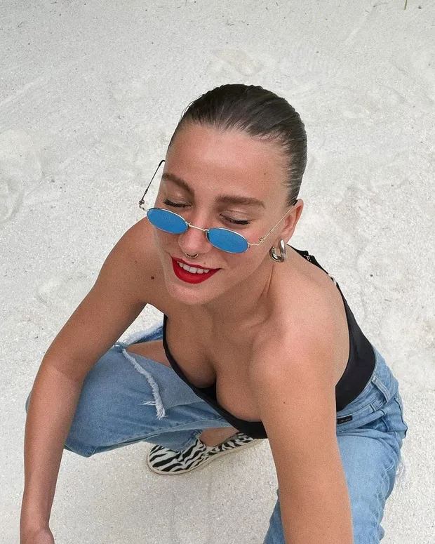 Serenay Sarıkaya'dan bedavaya getirdiği Maldivler tatilinden 'acılara yürüyorum' paylaşımı! Serenay bunu da yaptı-7