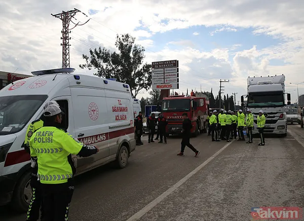 2 ÖLÜ 3 YARALI Motosikletteki aile bireyleri yola savruldu. İhbarla bölgeye sağlık, polis ve itfaiye ekipleri sevk edildi. Sağlık görevlilerinin müdahale...