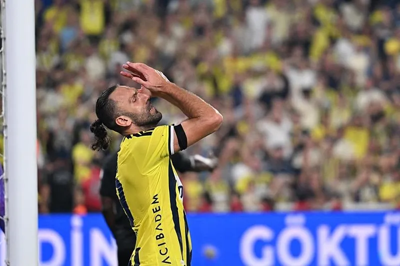 fenerbahcede-roma-maci-oncesi-4-degisiklik-1788763791428.jpeg Fenerbahçe'de Roma maçına farklı kadro! İsmail Kartal'dan 4 değişiklik-3