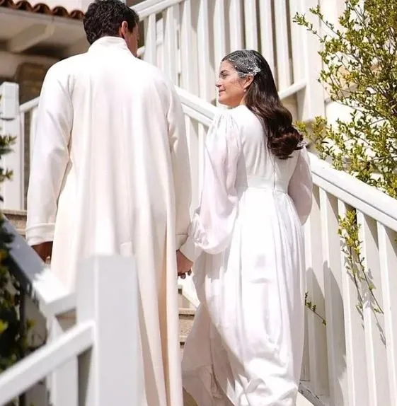 selahattin-pasali-7-aylik-hamile-sevgilisi-lara-tumer-ile-evlendi-gelinlik-ve-damatlik-sosyal-medyada-buyuk-se-1650127536518.jpg Selahattin Paşalı, 7 aylık hamile sevgilisi Lara Tümer ile evlendi! Gelinlik ve damatlık sosyal medyada büyük ses getirdi!-3