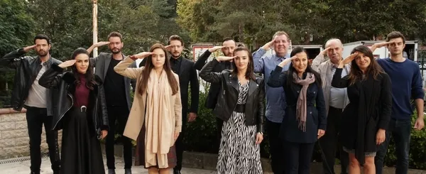 Barış Pınarı Harekatı’na katılan kahraman Mehmetçik'e Kimse Bilmez oyuncularından destek!-2