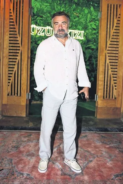 sarkici-alya-guzelligini-gozler-onune-serdi-bodrumda-ruzgar-estirdi-1688067717467.jpeg Şarkıcı Alya güzelliğini gözler önüne serdi! Bodrum'da rüzgar estirdi...-5